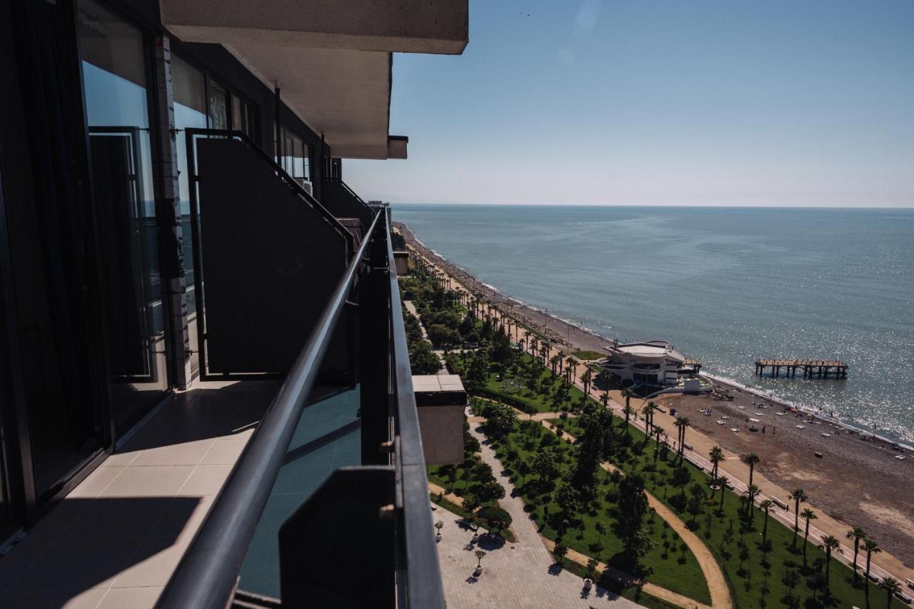 The Spot Apartments - Orbi Beach Tower Batoemi Buitenkant foto