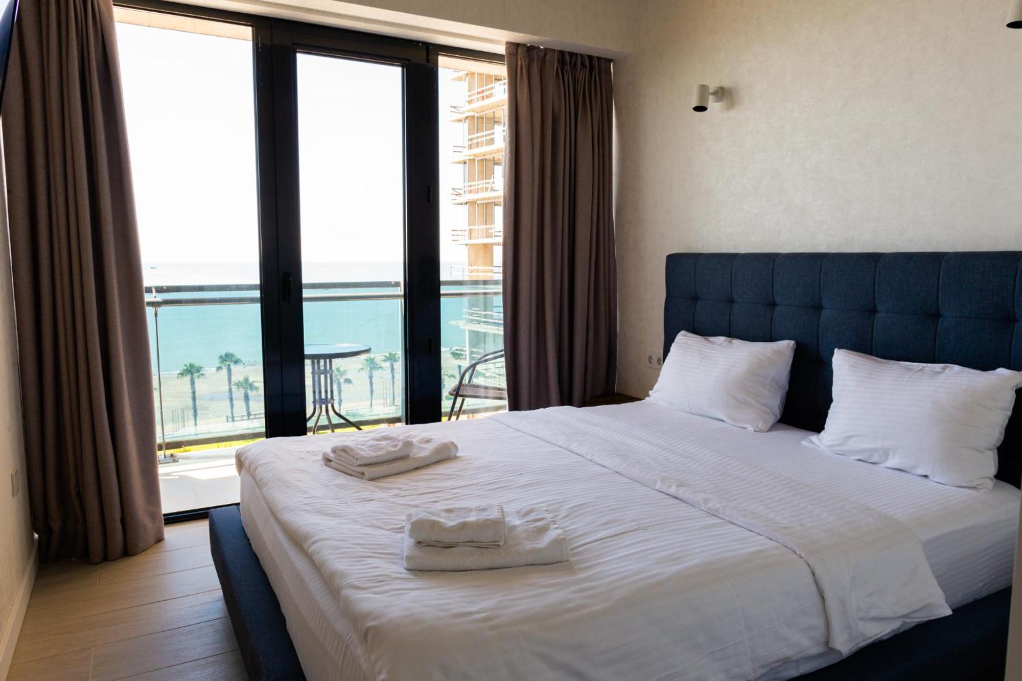 The Spot Apartments - Orbi Beach Tower Batoemi Buitenkant foto