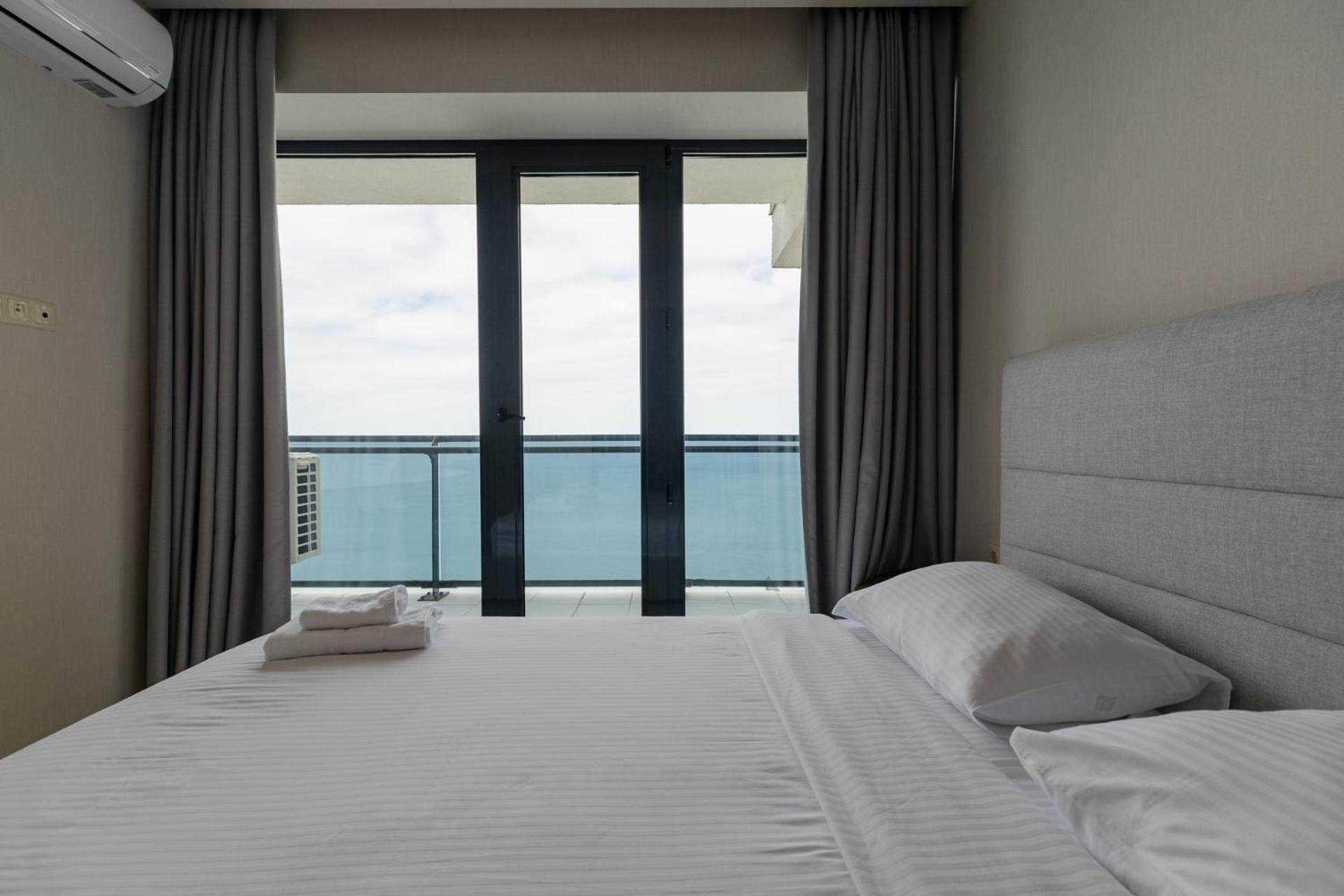 The Spot Apartments - Orbi Beach Tower Batoemi Buitenkant foto